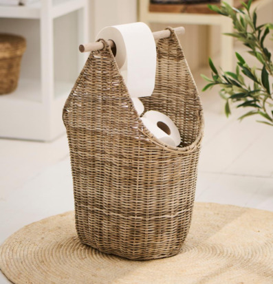 Bild av stilren rottingkorg med toalettpappershållare