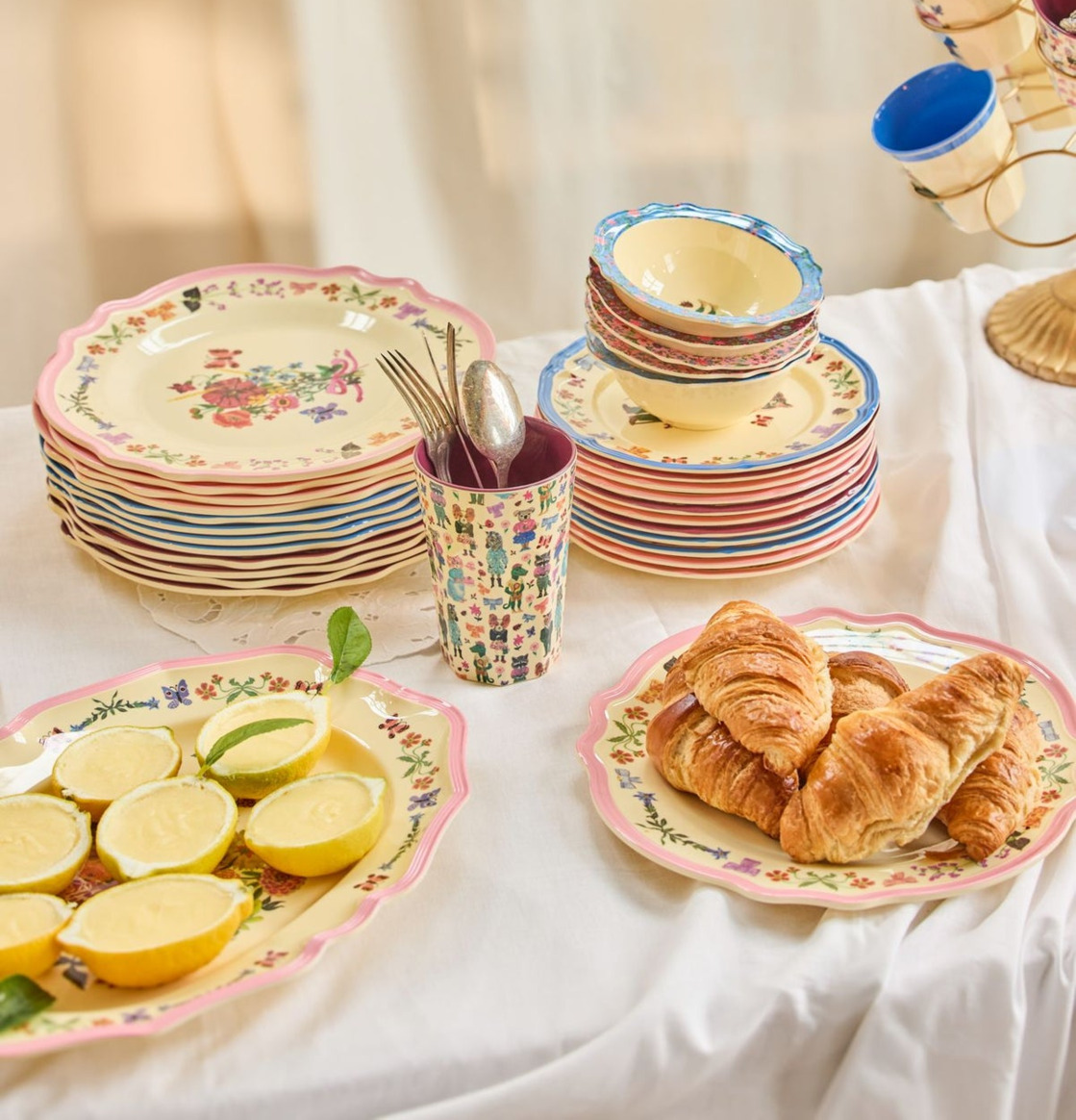 Mugg Latte Bordeaux - Nathalie L'ete Print Tallrik Vintage Pink Rice Melaminmuggar Lattemuggar i melamin Melaminkoppar