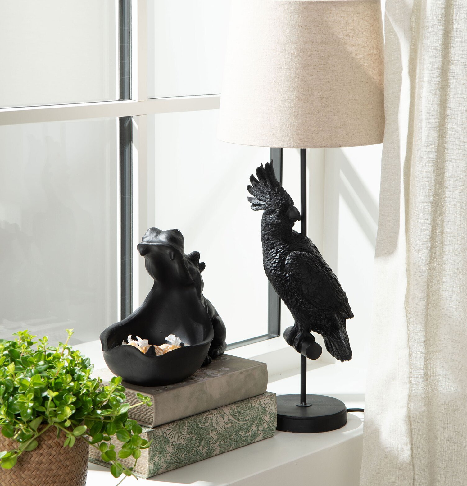 Lampfot Kakadua Svart Poly A Lot Decoration Lampor Taklampor Golvlampor Bordslampor LED-lampor Ledlampor Fönsterlampor Ljusslingor för