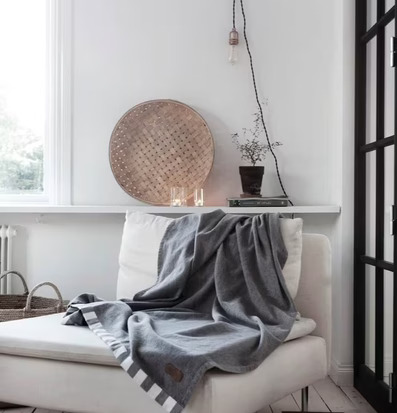 Bild av harmonisk inredning med stilren och tidlös design