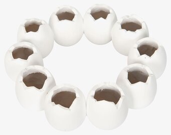 Bild av unik dekorationskrans med vita äggskal