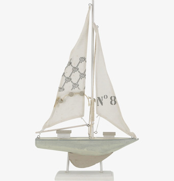 Bild av dekorativ segelbåt i krämfärgad nyans
