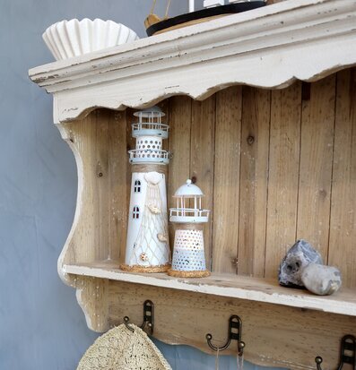 Bild av shabby chic hylla med kustnära charm och detaljer