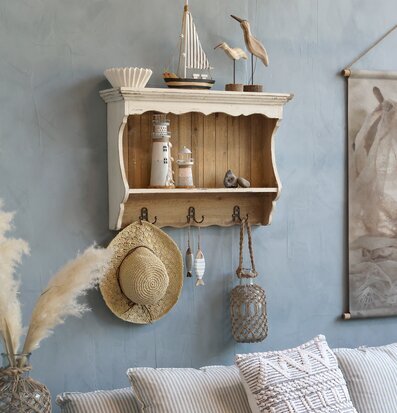 Bild av marint inspirerat rum med kustnära detaljer