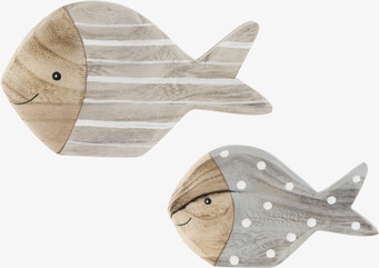 Bild av dekorativa fiskar i trä med stilren design