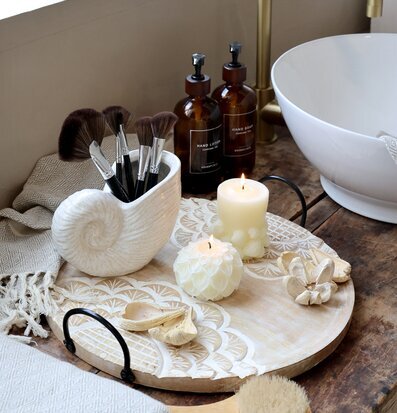 Foto av stilfull badrumsinredning med eleganta detaljer