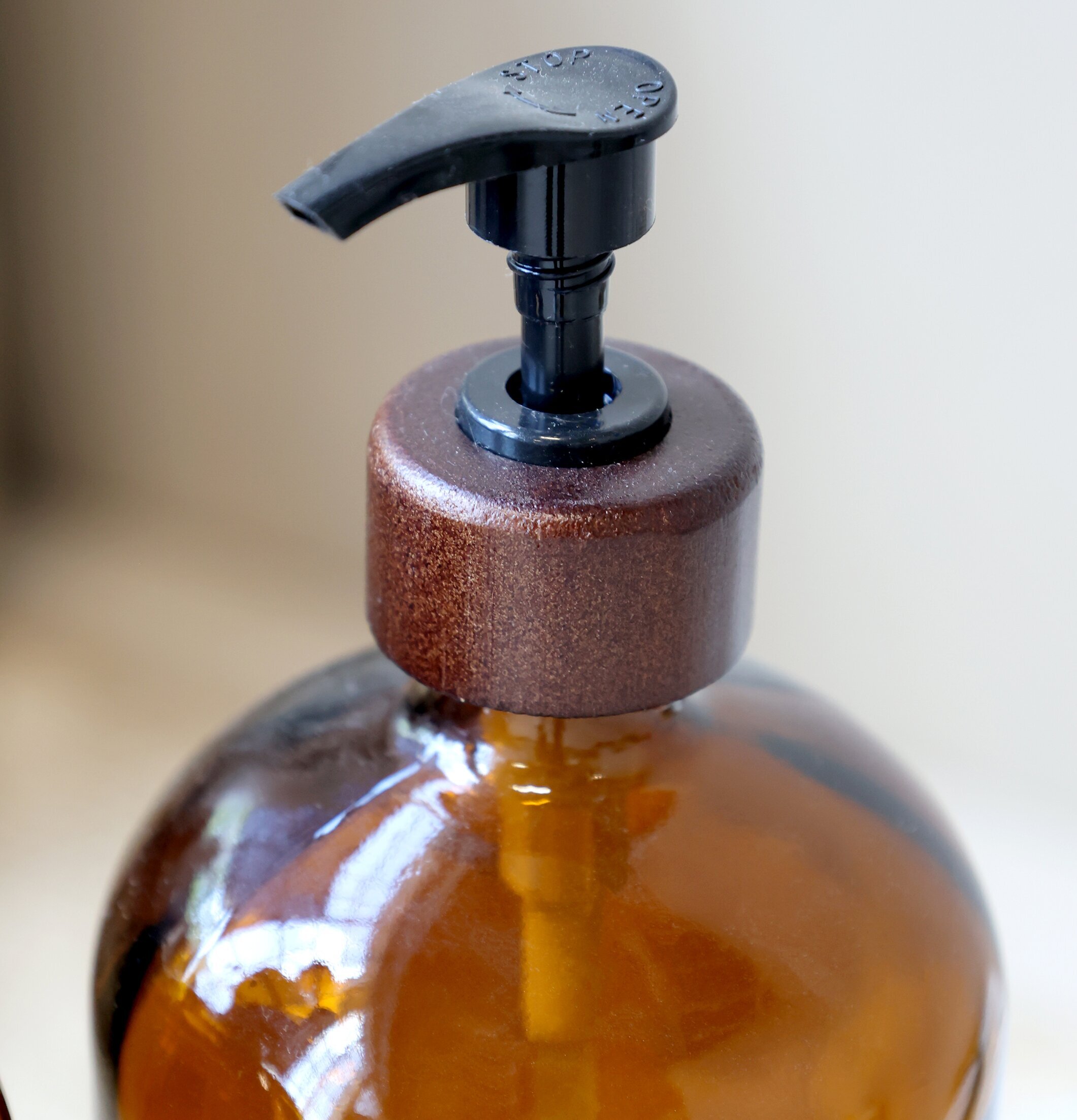 Glasflaska Pump Handtvål Mocca Chic Antique för inredning