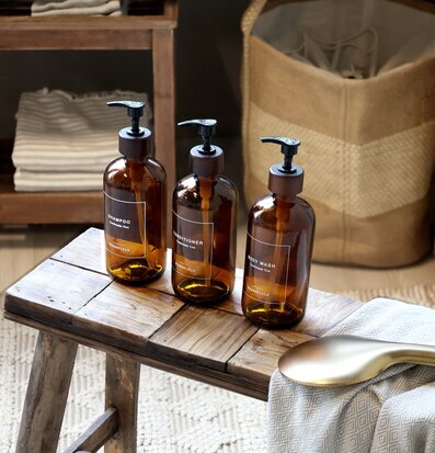 Bild av rustik heminredning med eleganta detaljer