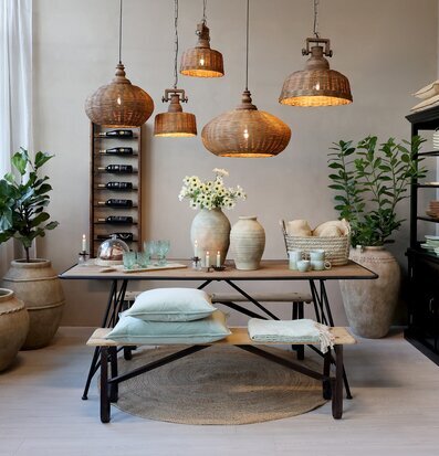 Bild av smakfullt inrett rum med naturlig atmosfär