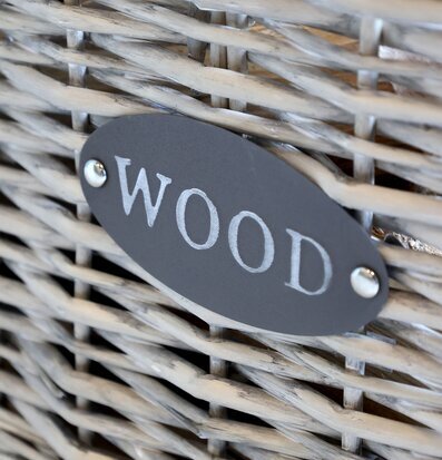 Bild av elegant och funktionell vedkorg med flätad design