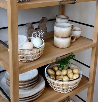 Foto av stilfull hylla med rustik charm och funktionalitet