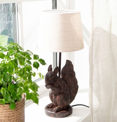 Bild av dekorativ ekorrelampa med naturlig estetik