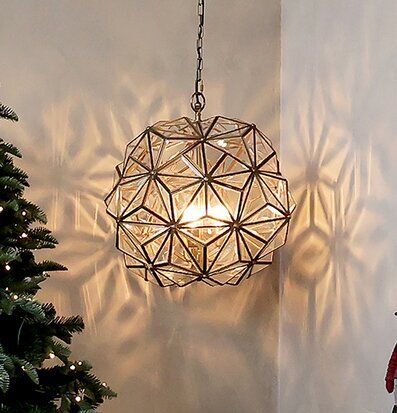 Bild av taklampa i antik mässing med geodesisk design