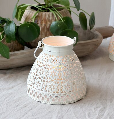 Bild av stilfull ljuslykta i harmonisk inredningsmiljö