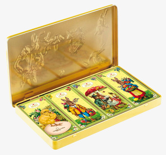 Bild av elegant plåtask med påskchoklad och vintagecharm