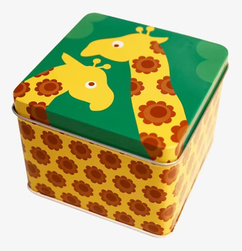 Bild av färgglad plåtbox med giraffmotiv och blommor