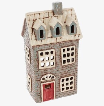 Bild av charmig ljuslykta formad som ett miniatyrhus