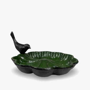 Bild av elegant fågelbad med naturinspirerad design