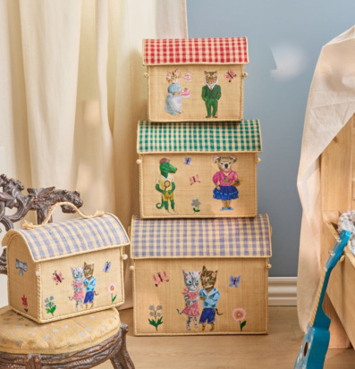 Bild av charmiga förvaringslådor i lekfullt barnrum