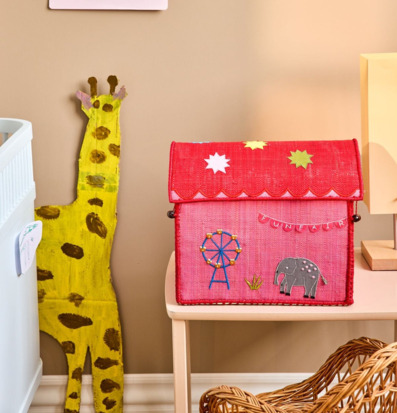 Bild av lekfull förvaring i barnvänlig inredning