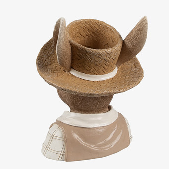 Bild av charmig kaninfigurin med halmhatt och väst