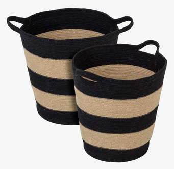 Bild av stilrena och hållbara jutekorgar med ränder