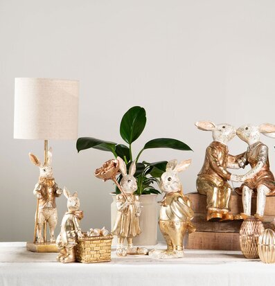 Bild av charmiga kaninfigurer och dekorativa detaljer