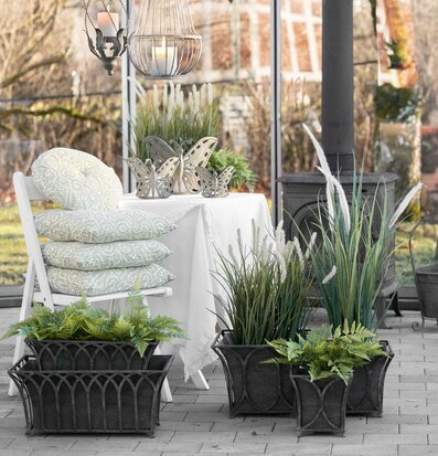 Bild av harmonisk uteplats med stilfull dukning