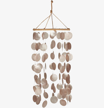 Foto av ett elegant vindspel med harmoniskt färgspel