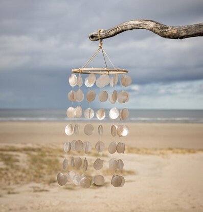 Foto av elegant vindspel med naturlig och harmonisk design