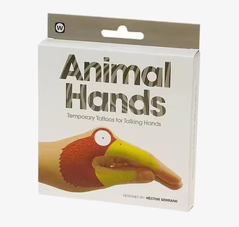 Bild av handtatueringar med djurmotiv och lekfull design