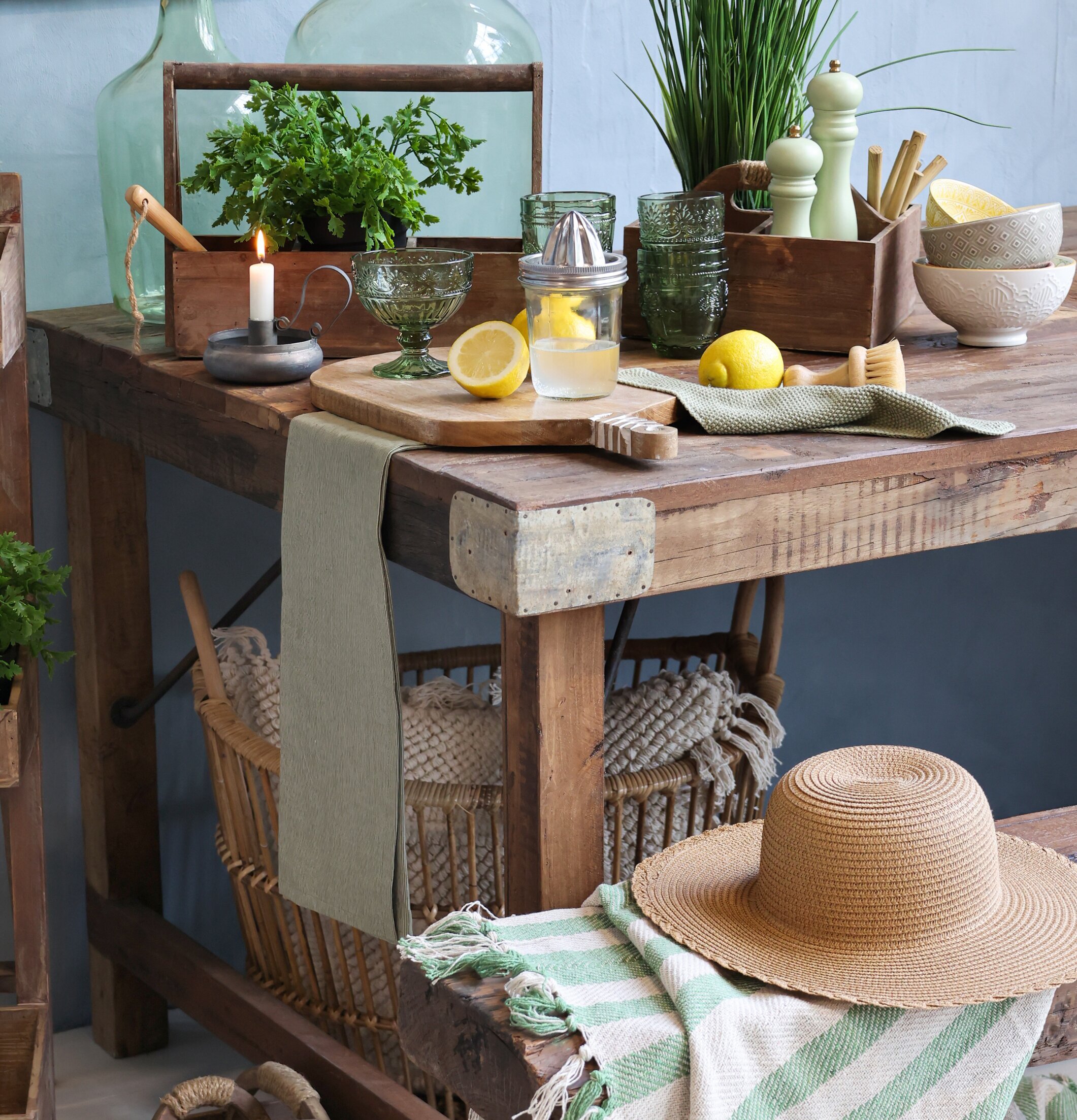 Trälåda Med Handtag Chic Antique Förvaringslådor och korgar Boxar Förvaringsboxar Porslinsboxar Trälådor Smyckesboxar i porslin Förvaringsbrickor