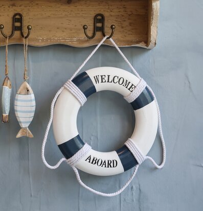 Bild av dekorativ livboj med maritim känsla och inredning