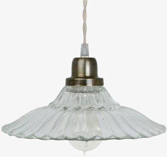 Foto av stilren taklampa i klart glas och mässing