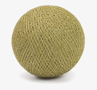 Bild av khakifärgad boll med garnstruktur och elegans