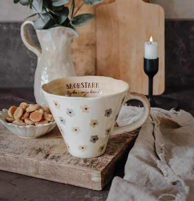 Bild av harmonisk heminredning med naturliga element