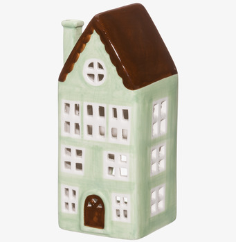 Bild av charmig ljuslykta formad som ett litet hus