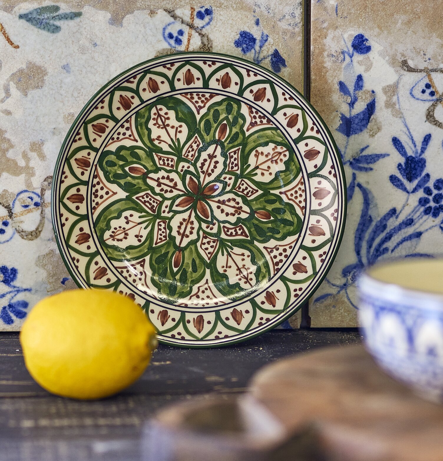 Bild av vacker assiett med rustik och harmonisk design