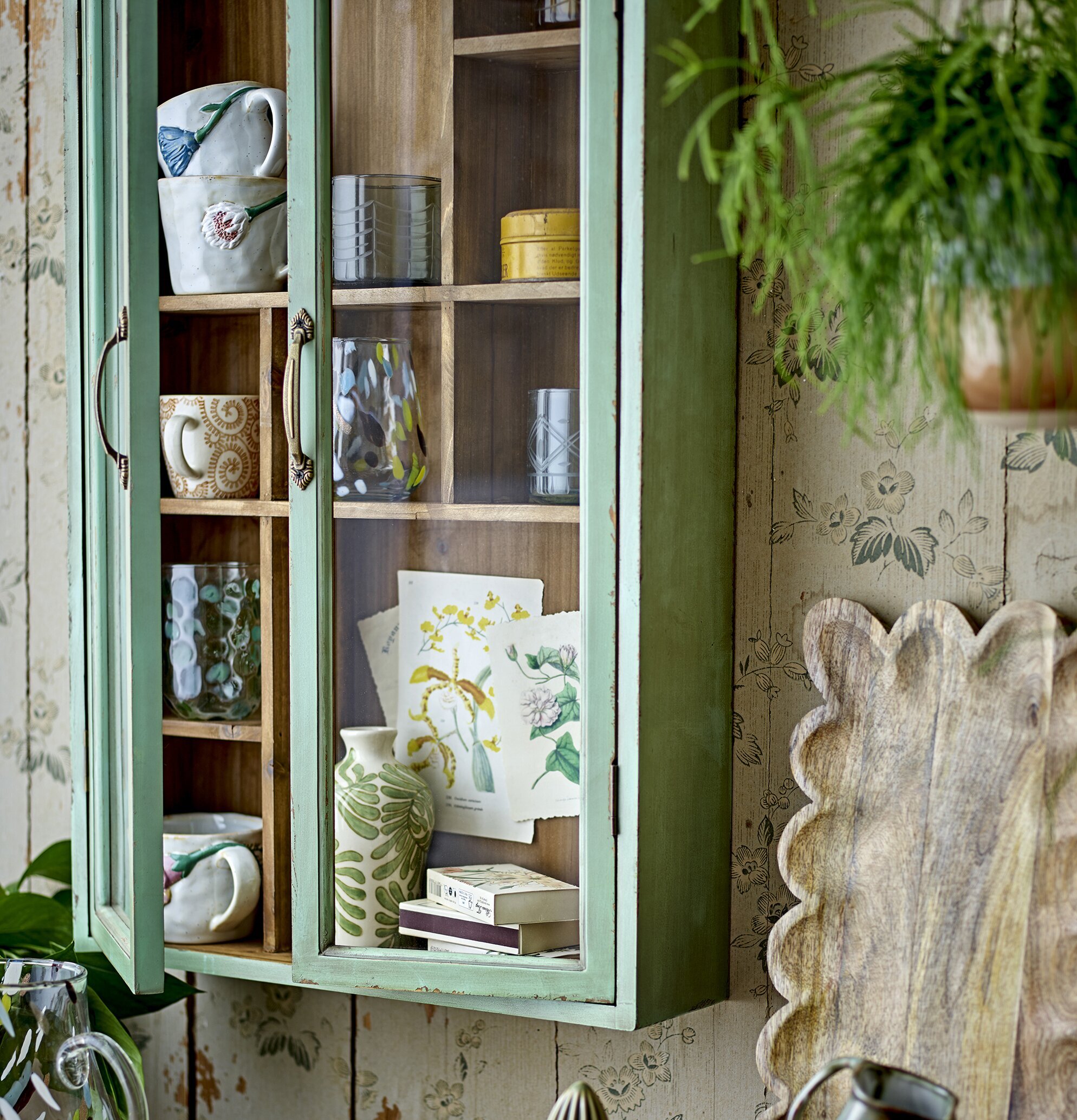 Väggskåp Hazem Grön Bloomingville Skåp (ej för nycklar eller medicin) Vägghyllor som mer är en möbel