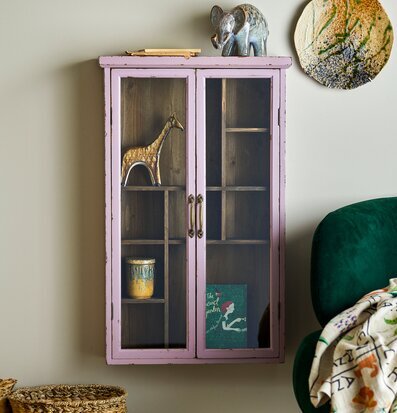 Bild av ett stilfullt väggskåp i harmonisk inredning