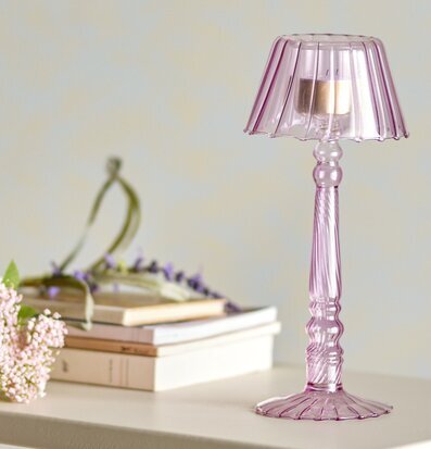 Bild av stilfull ljusstake i rosa för mysig atmosfär