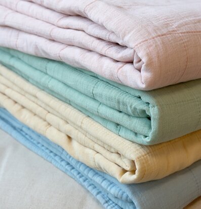 Bild av eleganta textilier i mjuka, dämpade nyanser