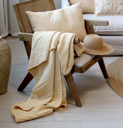 Bild av ett harmoniskt vardagsrum med varm atmosfär