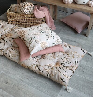 Bild av elegant golvmadrass med blommigt mönster