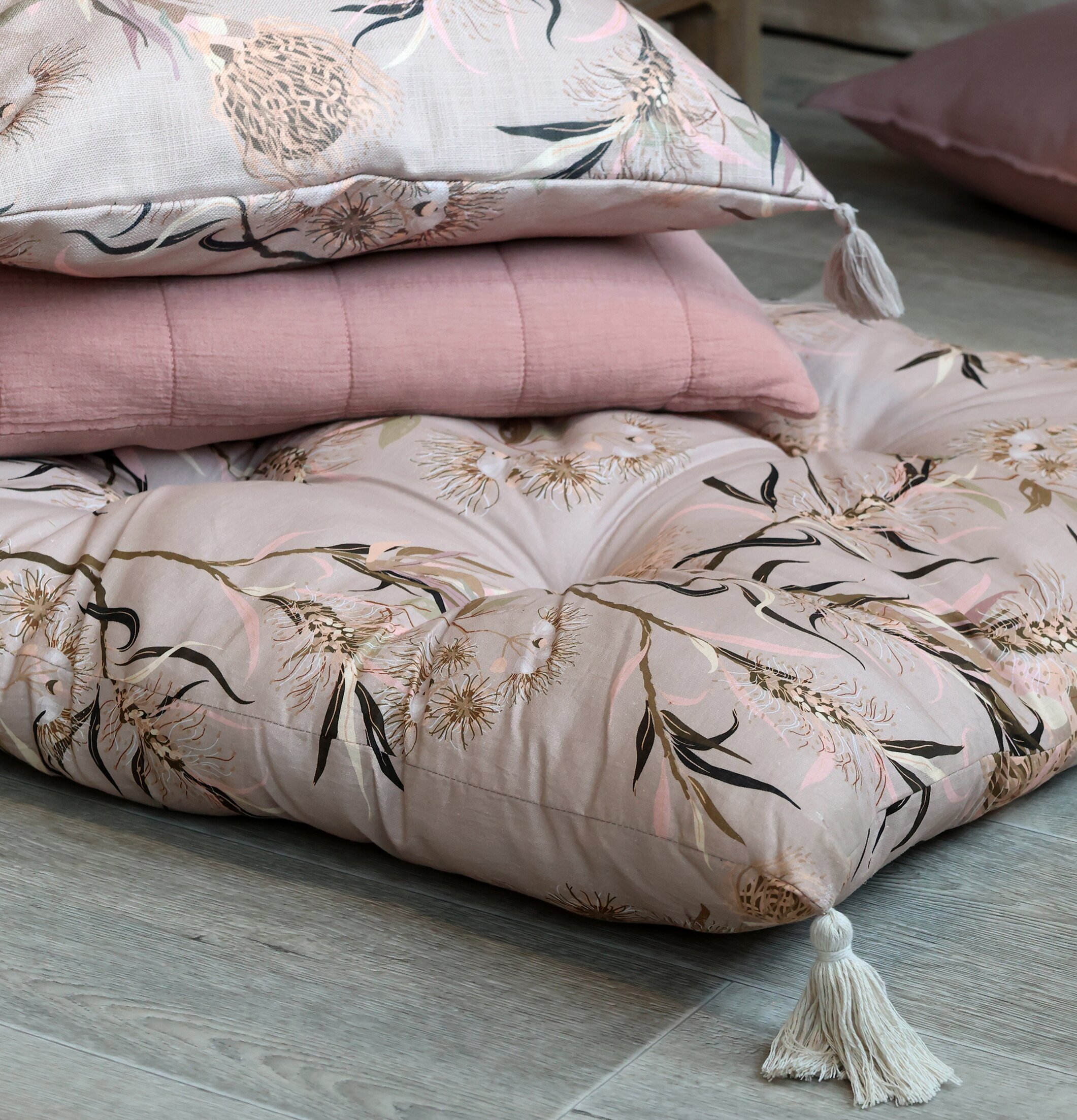 Golvmadrass Blommor Taupe Chic Antique Madrasser & stolsdynor