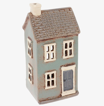 Foto av charmig ljuslykta utformad som ett litet hus