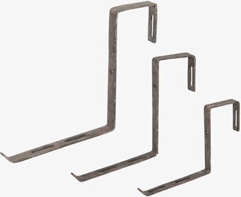 Bild av tre robusta konsoler för blomlådor i trädgården