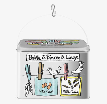 Bild av charmig och funktionell plåtburk för klädnypor