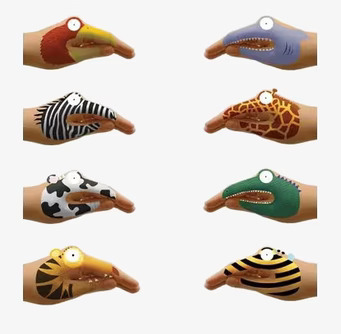 Bild av handtatueringar med djurmotiv i färgglada mönster