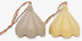 Bild av två dekorativa klockor med stil och funktion